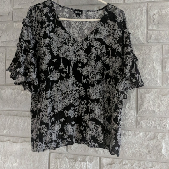 a.n.a Tops - A.n.a leaves shirt